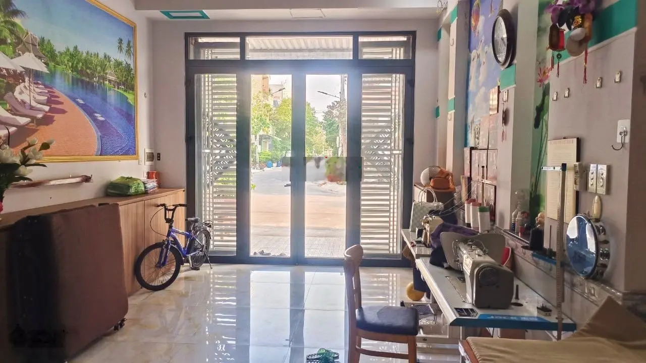 3 tỷ 950 nhà lầu trệt Vincom Dĩ An