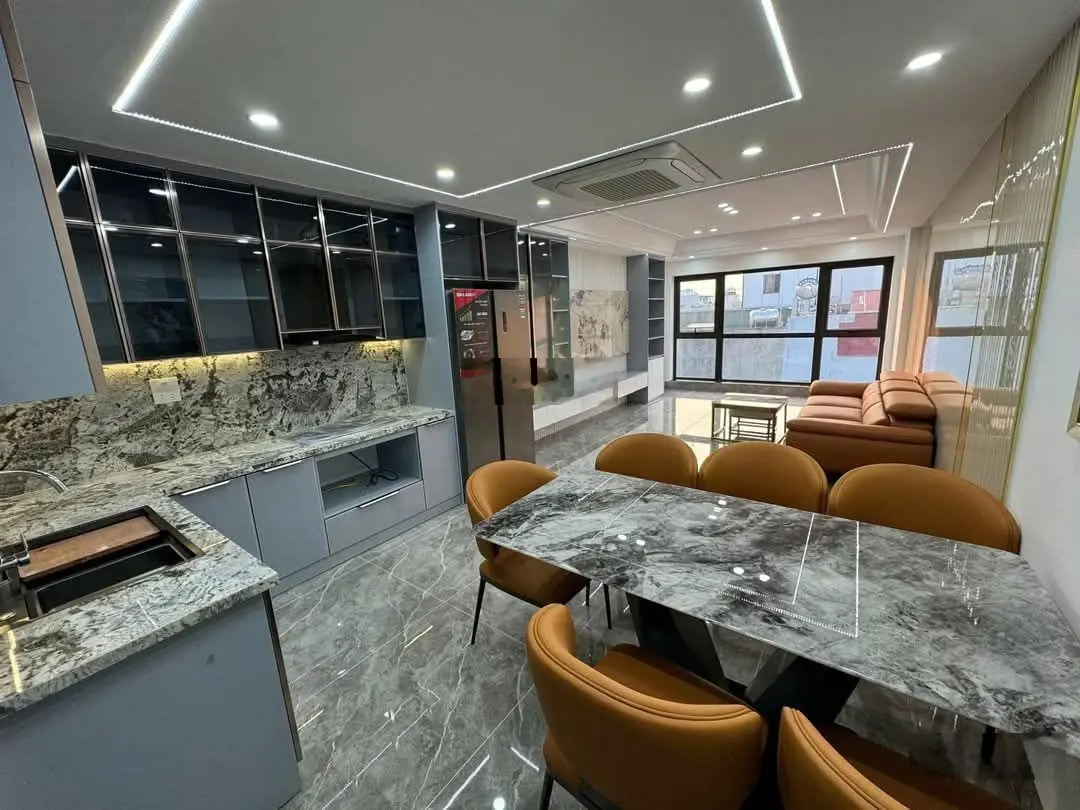 Bán gấp nhà riêng 7 tầng thang máy ô tô tránh kinh doanh tốt Phố Trạm, 16,79 tỷ, 56 m2, mặt tiền 4m