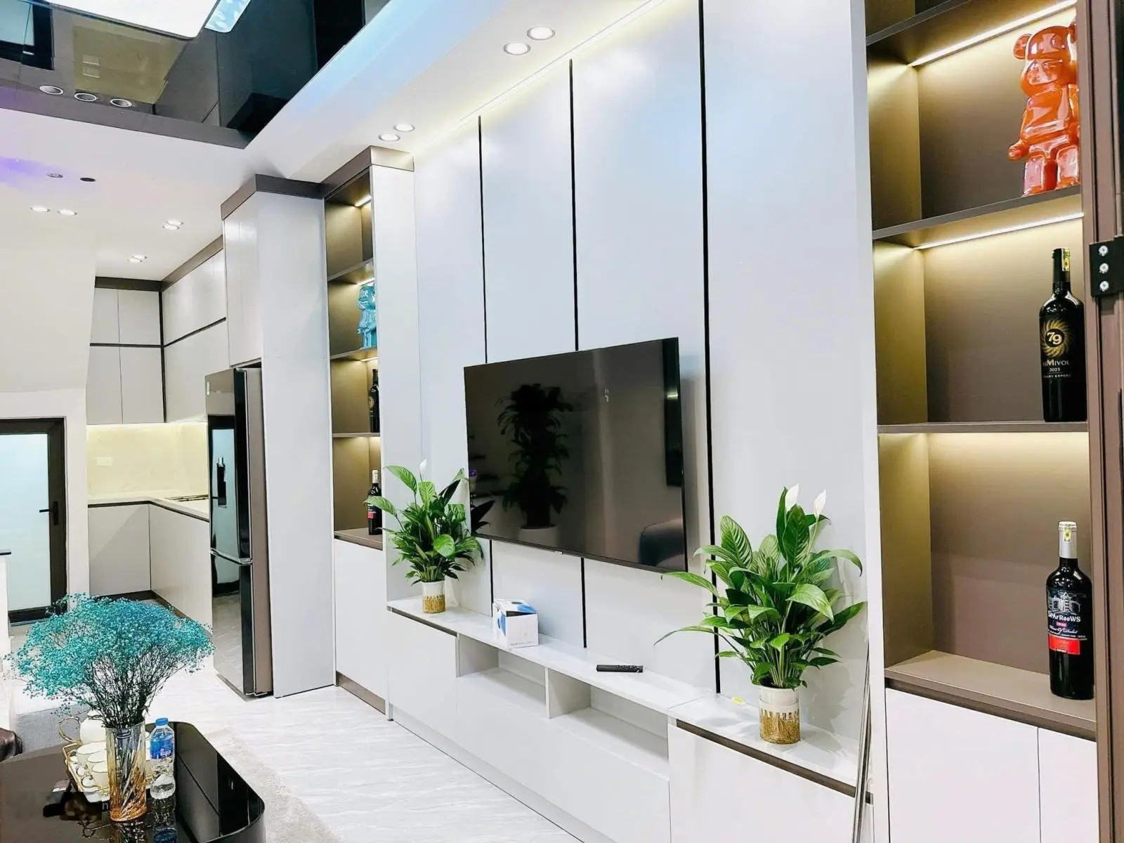 Nhà đẹp ở ngay, 4 tầng, 3 ngủ, giá 4.3 tỷ, ngay đường Chiến Thắng, Hà Đông