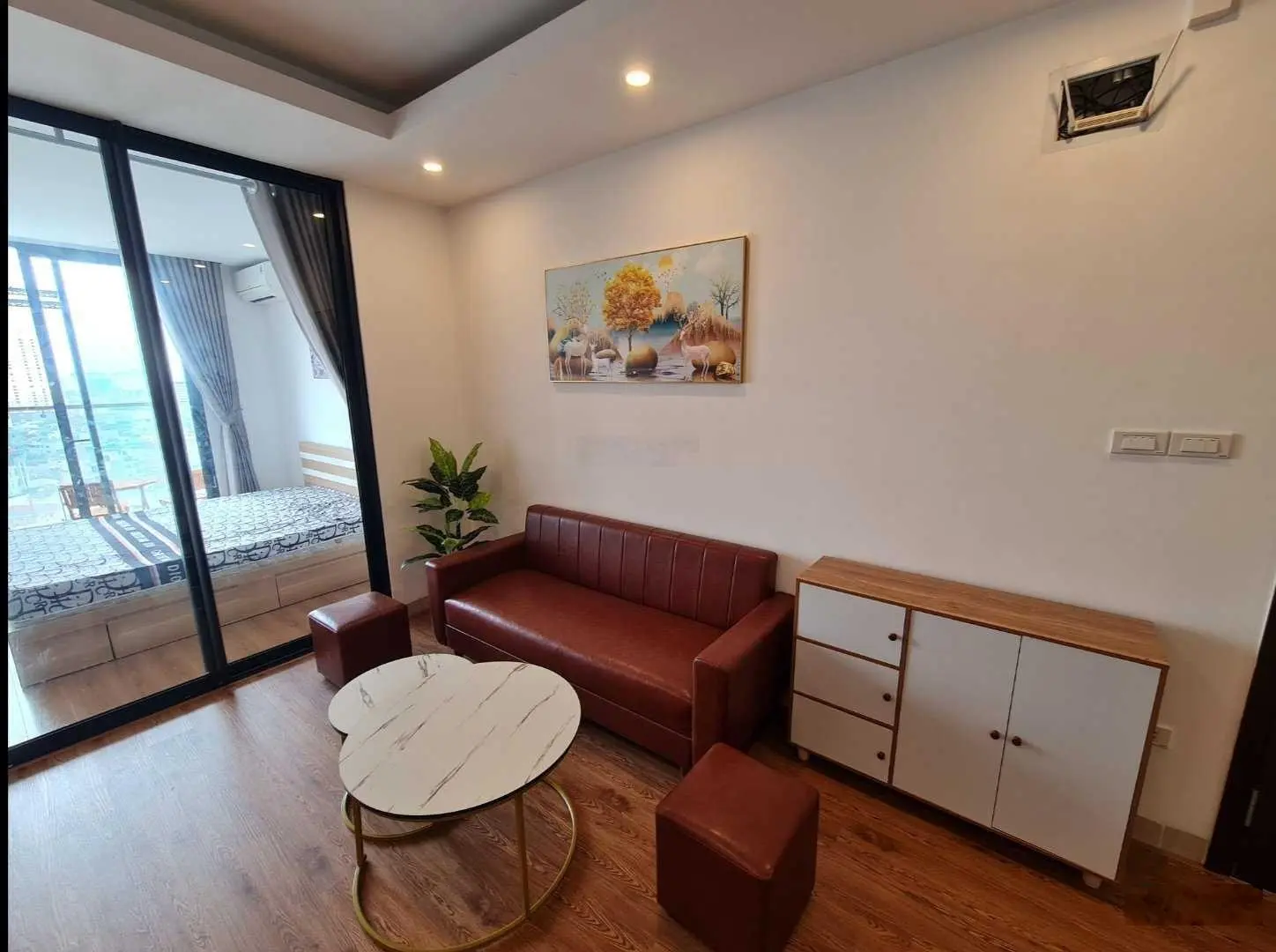 Căn hộ dành riêng cho khách đầu tư. Chính chủ bán căn 132m2. Tầng trung, căn góc. Đồ cơ bản
