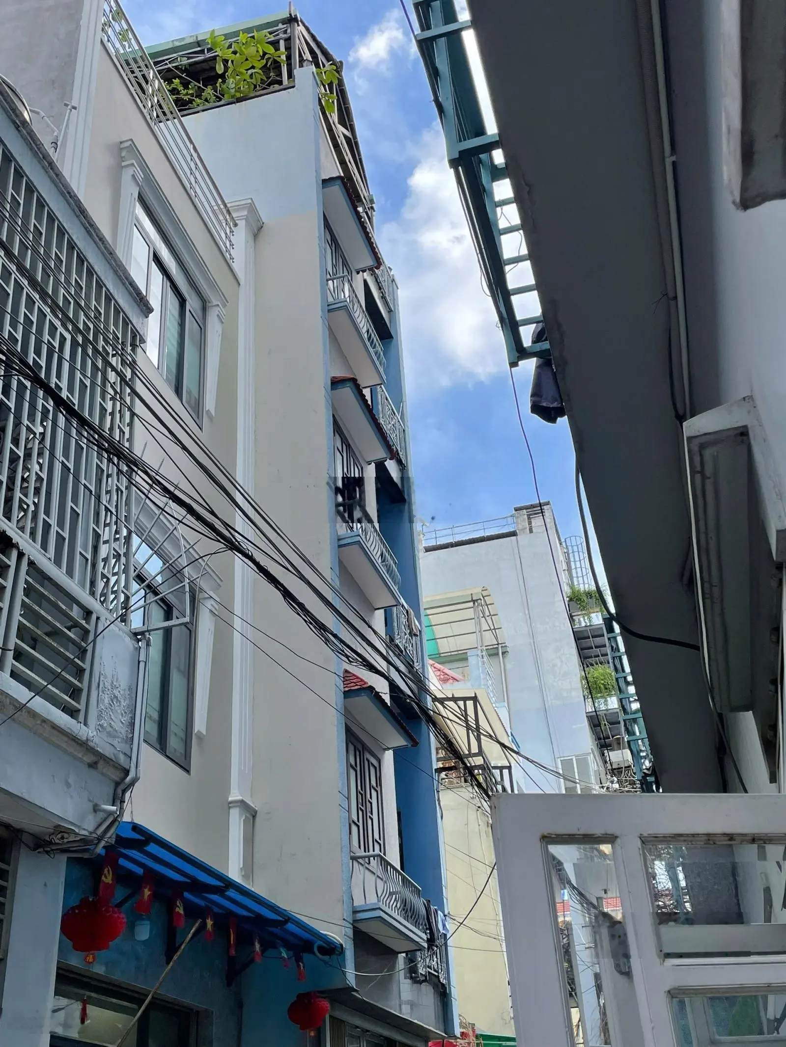 Bán gấp nhà mới, đẹp. 50m2. Cù Chính Lan quận Tân Bình