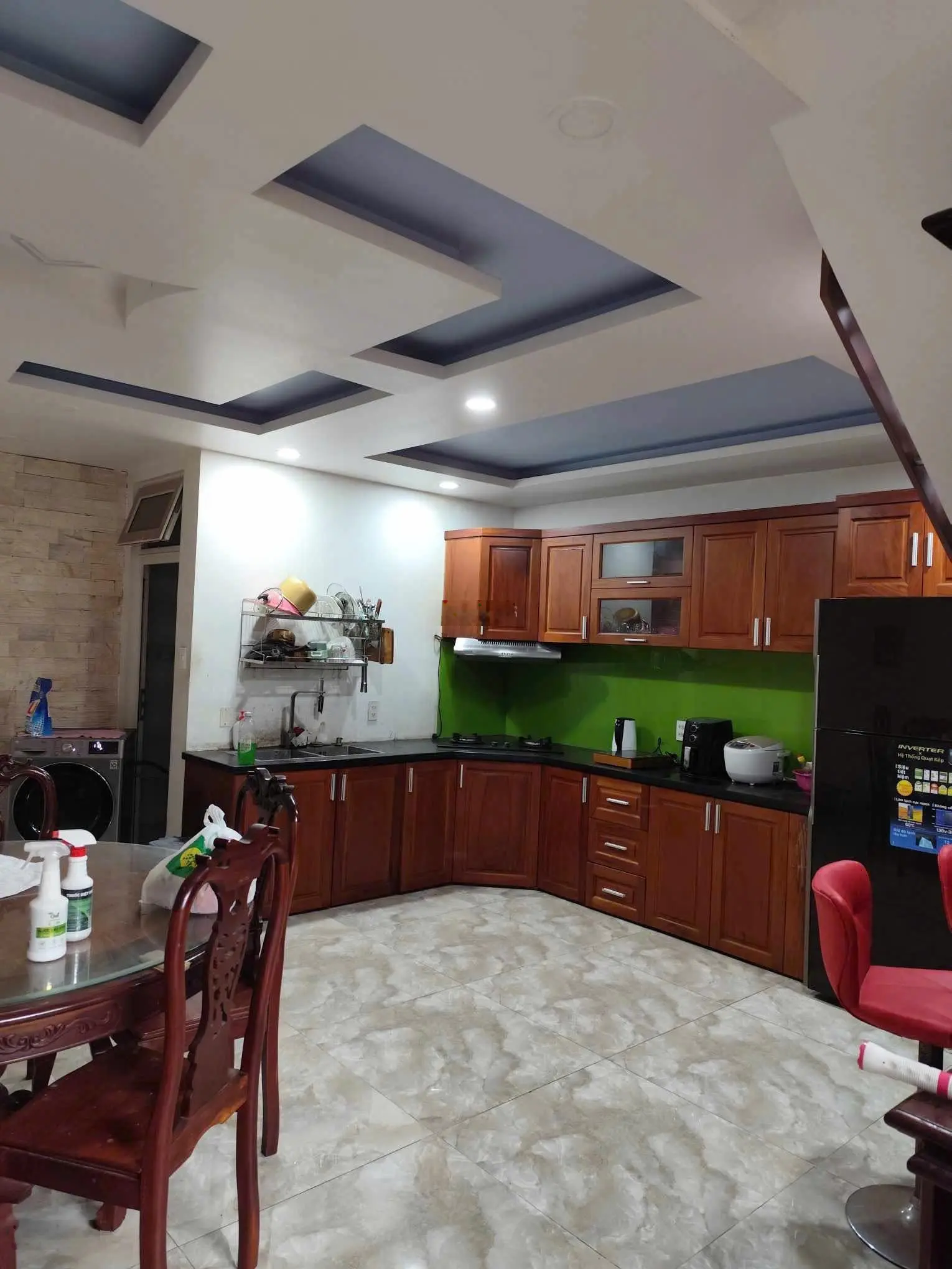 Bán gấp nhà 1T3L, gần trường đại học Ngân Hàng, xây kiên cố,4PN,đường rộng 6m,khu an ninh. Hơn 7tỷ
