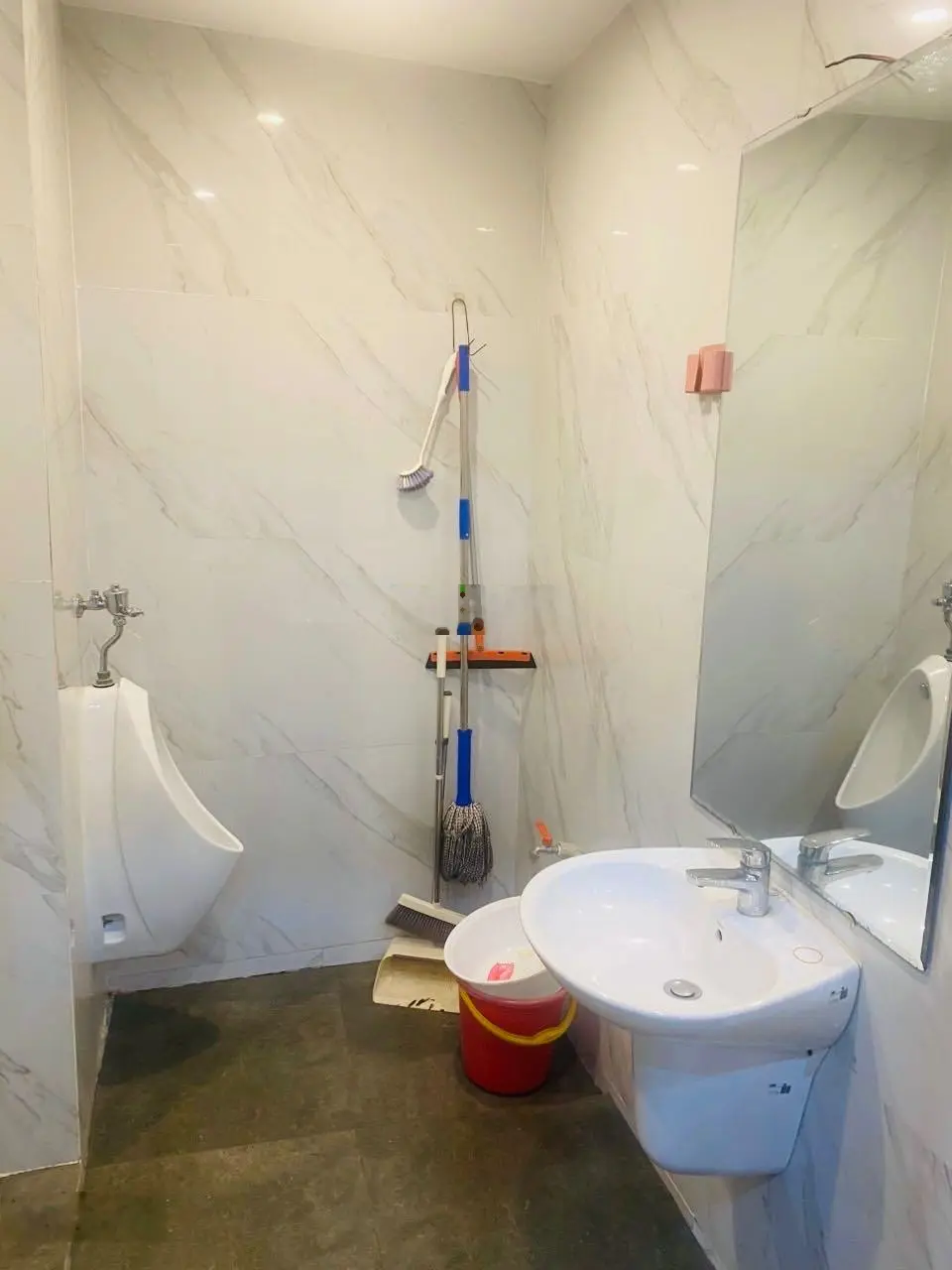 Mặt phố Hà Trung,vị trí đẹp 56m+4 tầng+mặt Tiền 4m sổ đẹp.Cho thuê 60tr/tháng*33 tỷ có thuóng lượng