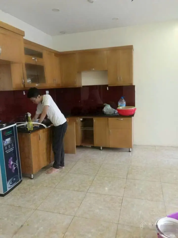Bán căn hộ tầng trung, chung cư 143 Hạ Đình, cách đường Nguyễn Trãi 400m