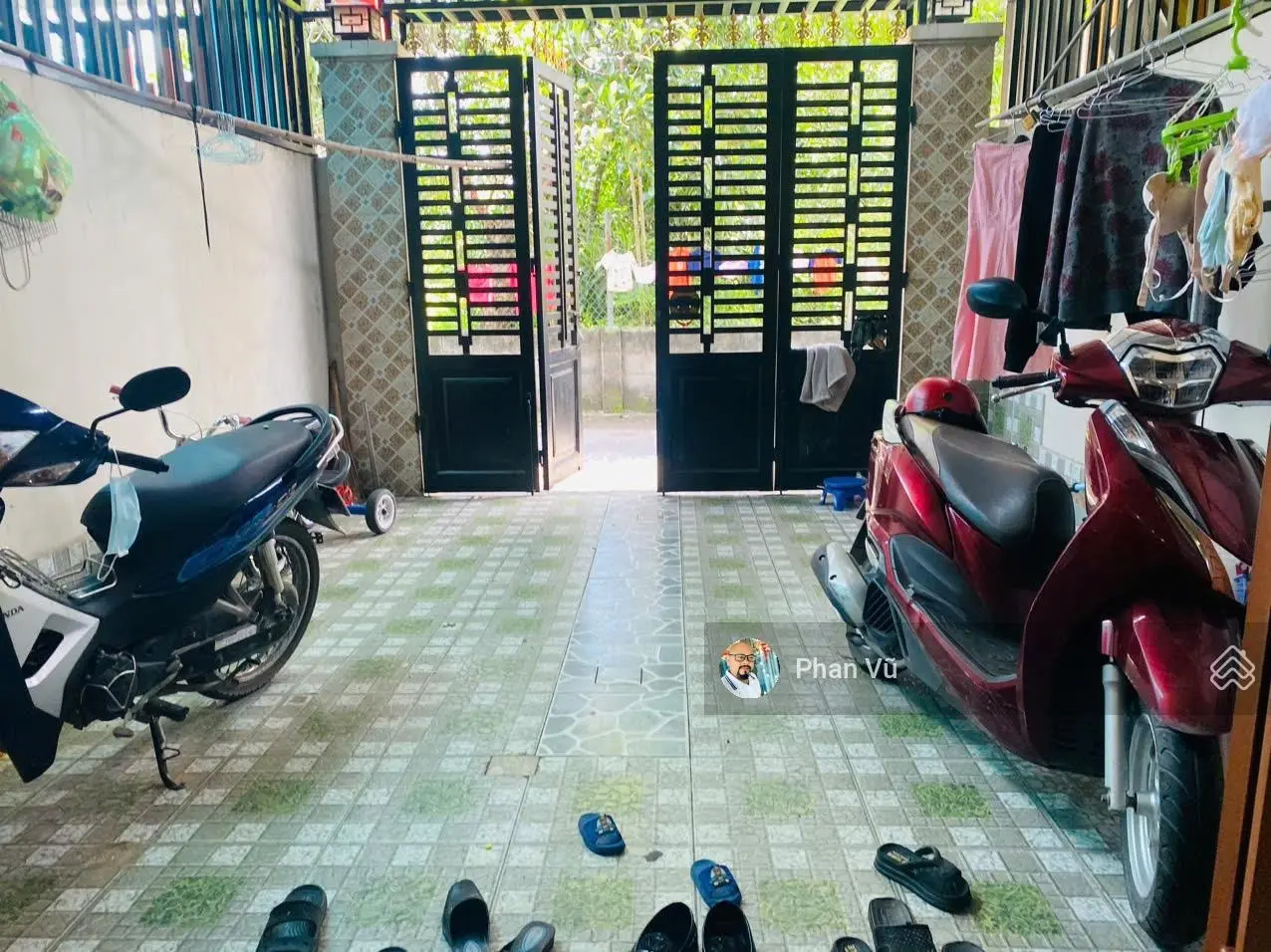 Nhà gần Thủ Đức hoàn công. 3p. Ngủ, sân xe hơi. Đ thông. Lh: 0909 290 ***