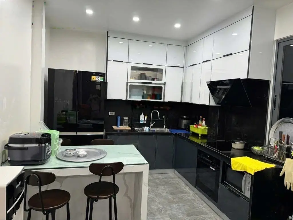 Siêu phẩm thái hà- ô tô chạy vòng quanh nhà - khu vực dân trí cao- kinh doanh văn phòng