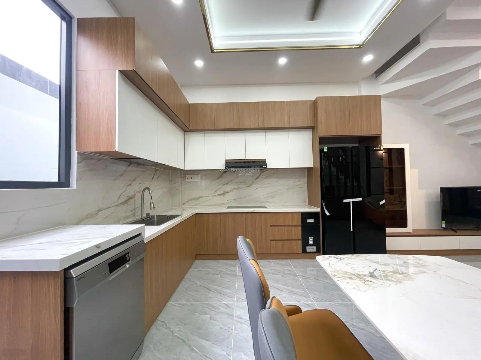 Hot: nhà mới 4 tầng full nội thất cao cấp, ô tô ngủ trong nhà ngay đường linh đông - gần vành đai 2
