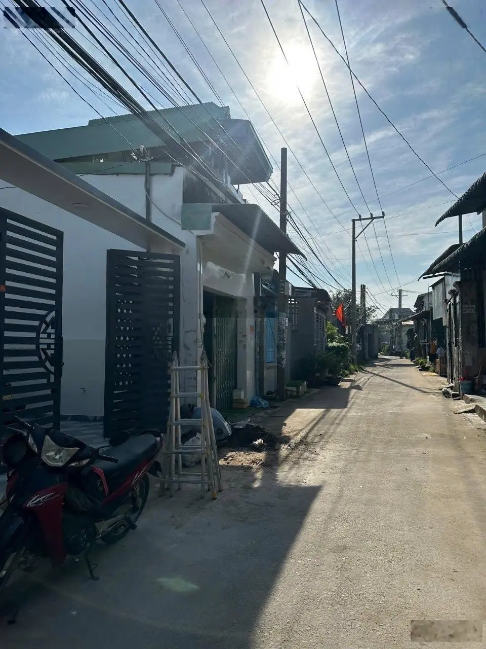 Cần bán căn nhà mới hoàn thiện mặt tiền hẻm kinh doanh giá rẻ. Sổ riêng thổ cư gần chợ Changshin