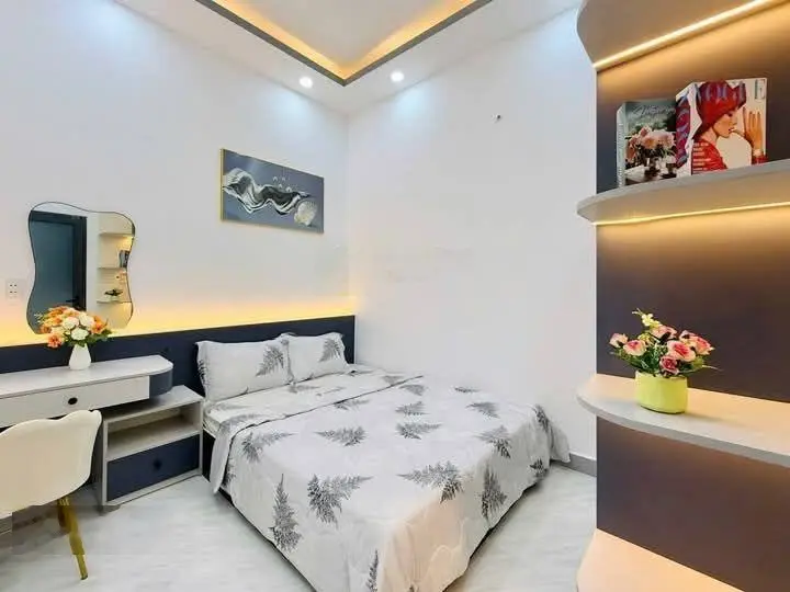 Nhà đẹp phố Chùa Láng, lô góc thoáng sáng, mặt ngõ thông kinh doanh, cách ô tô 45m, DT 38m2 * 5T