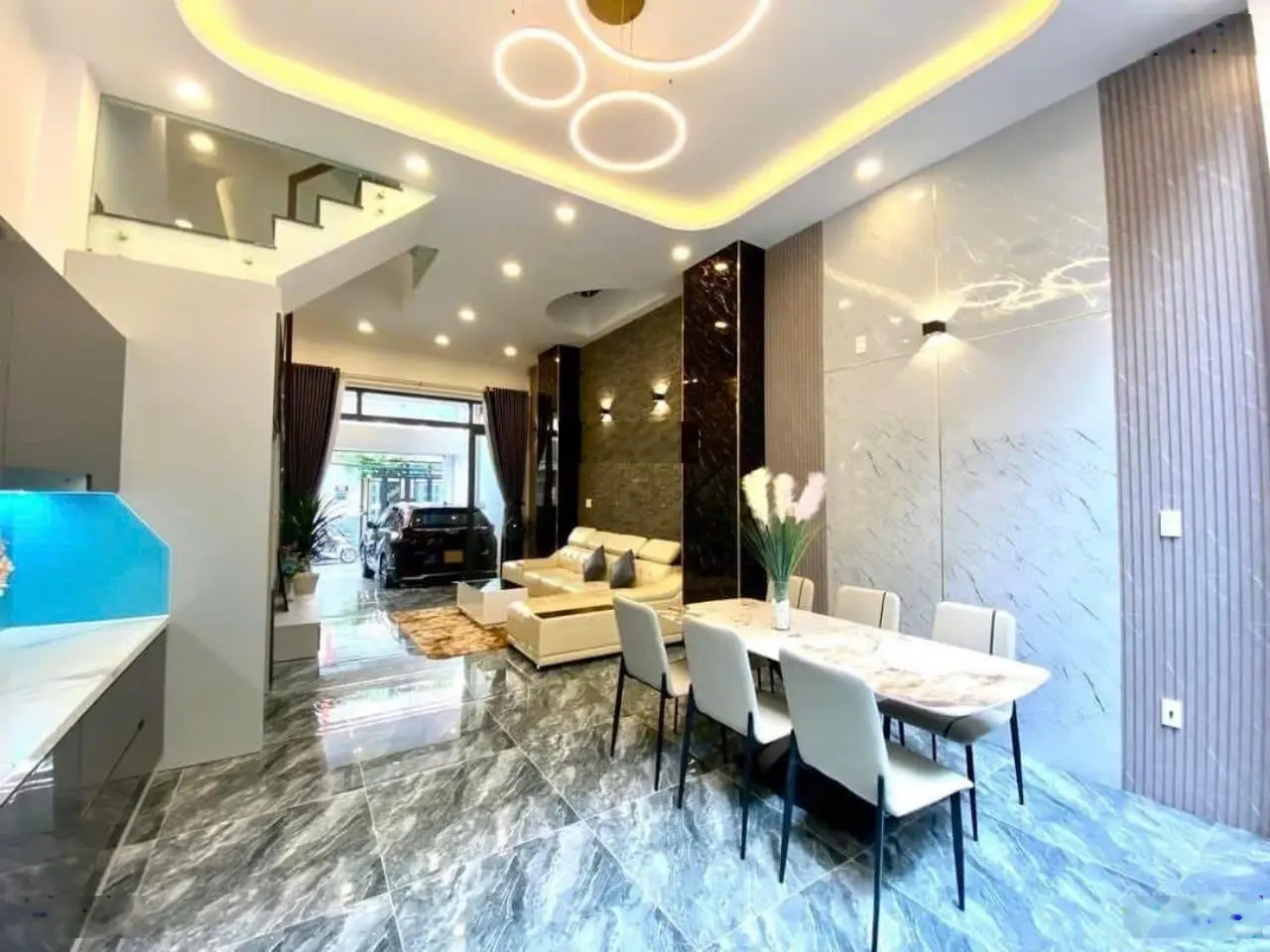 Kẹt tiền bán nhà Nguyễn Thiện Thuật-P3-Q3. DT 86,4m2/ 4tỷ290 có sẵn chỗ đậu ô tô, cho thuê 29tr/th