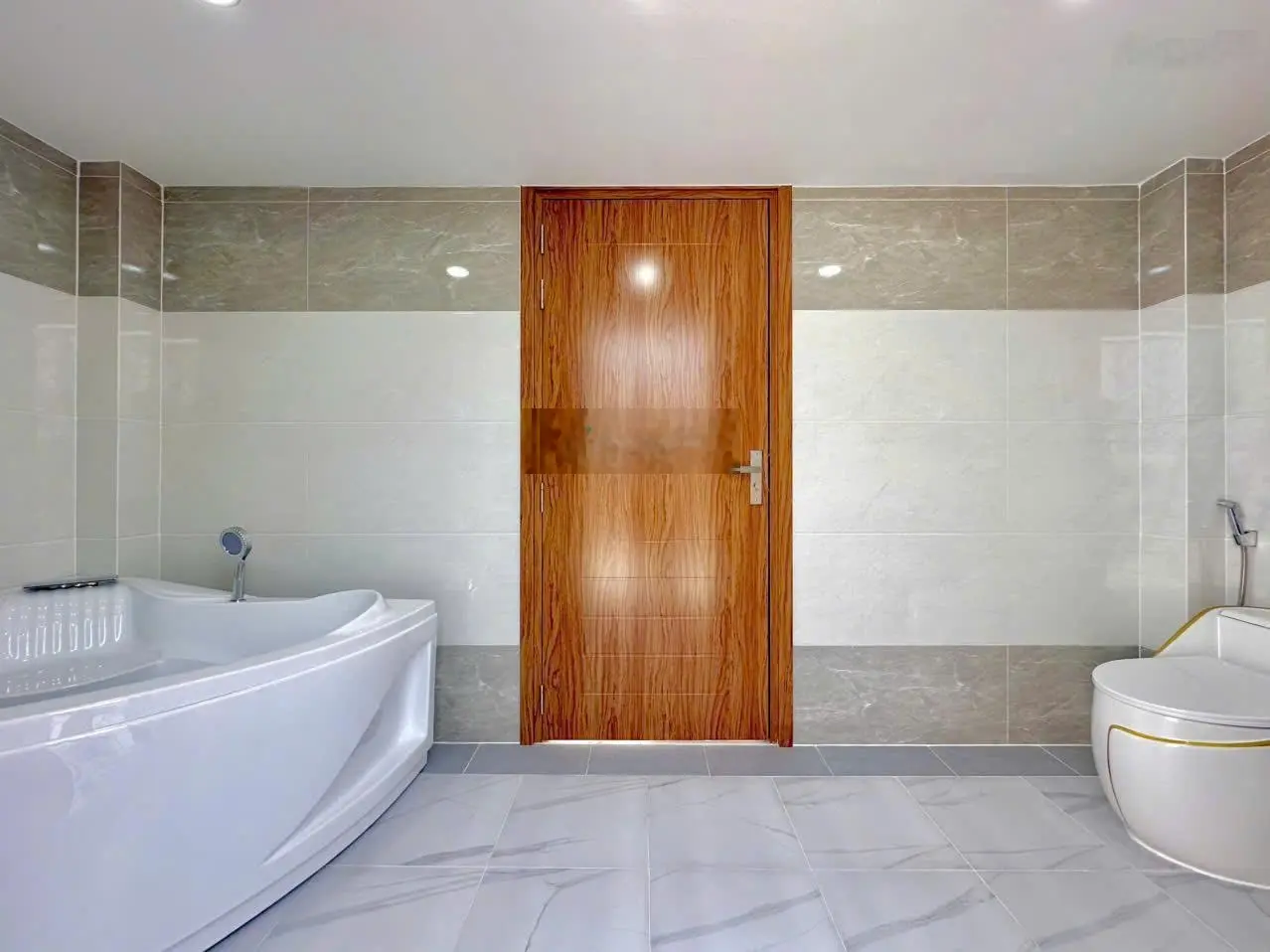 Bán nhà 5 tầng xây kiên cố Bình Tân đường Lê Văn Quới 7tỷ45, nội thất siêu đẹp, mặt tiền lớn kd tốt