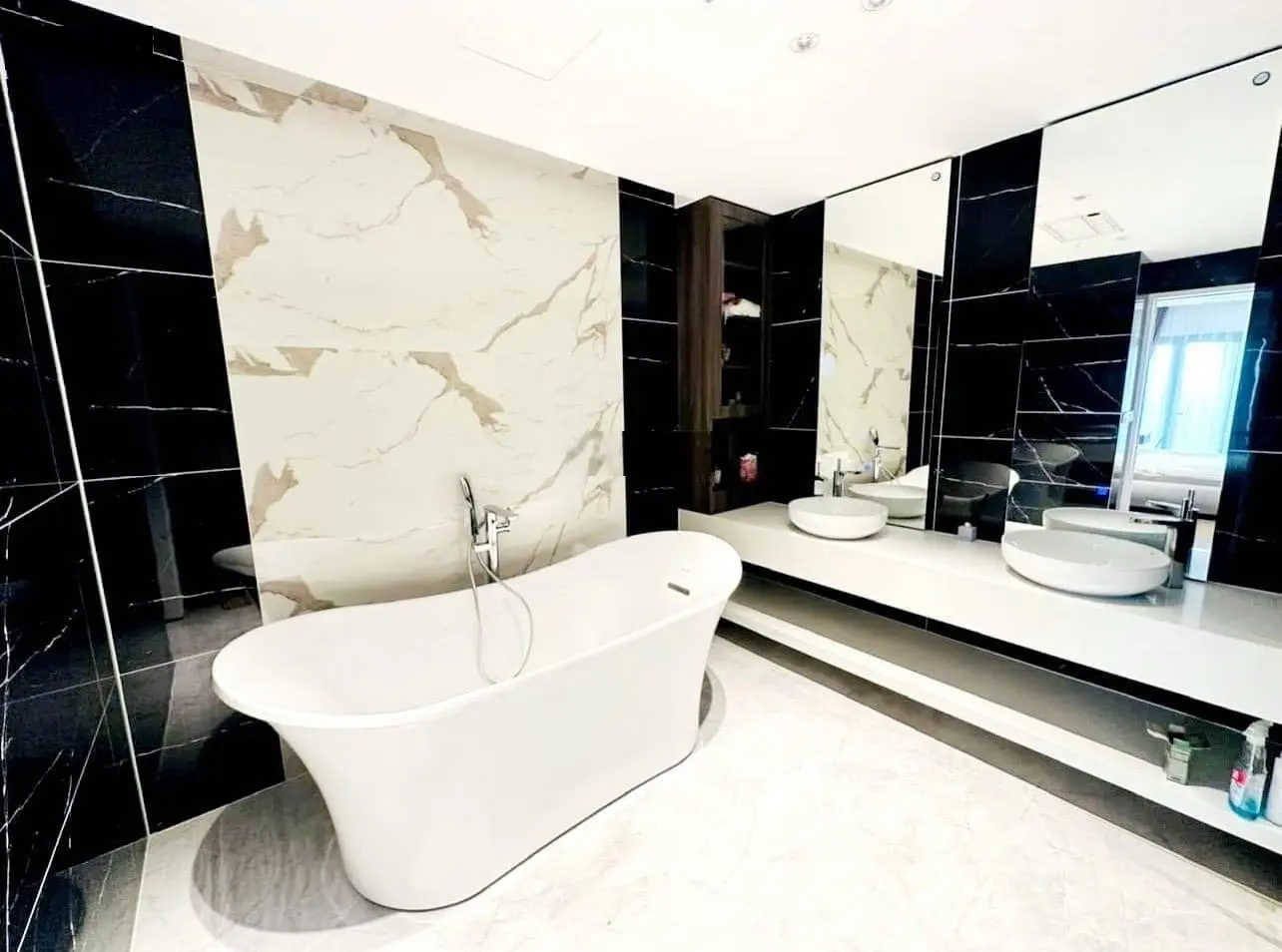 Nhanh! Góc Nguyễn Văn Huyên, gara, thang máy, 2 thoáng, dòng tiền, kinh doanh, ở sướng, 78m2*MT 6m