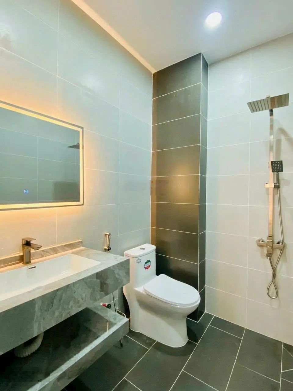 Chủ nhà sang Mỹ định cư cần bán gấp nhà đường Tôn Đản, Quận 4. Giá 2,95Tỷ/ 5,1x12m - 1 trệt 3 lầu.