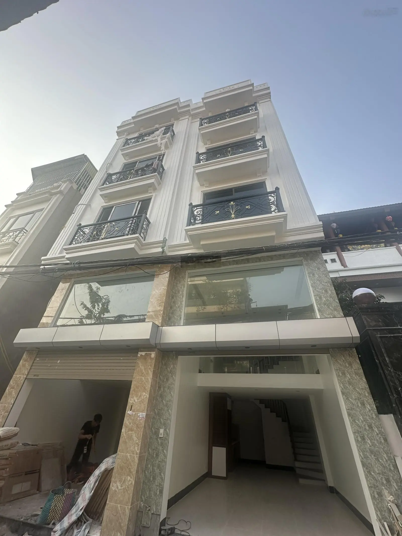 Nhà thiết kế cực đẹp 5t, full nội thất ở luôn. gần trục chính.ngõ thông ô tô tránh.sát kđt đô nghĩa