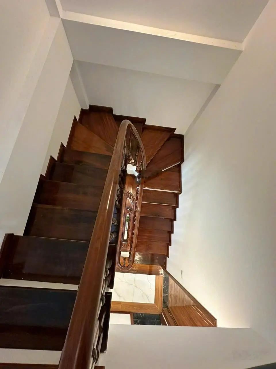 Nhà dân xây 6 tầng, phố Bồ Đề Long Biên, ngõ thông
