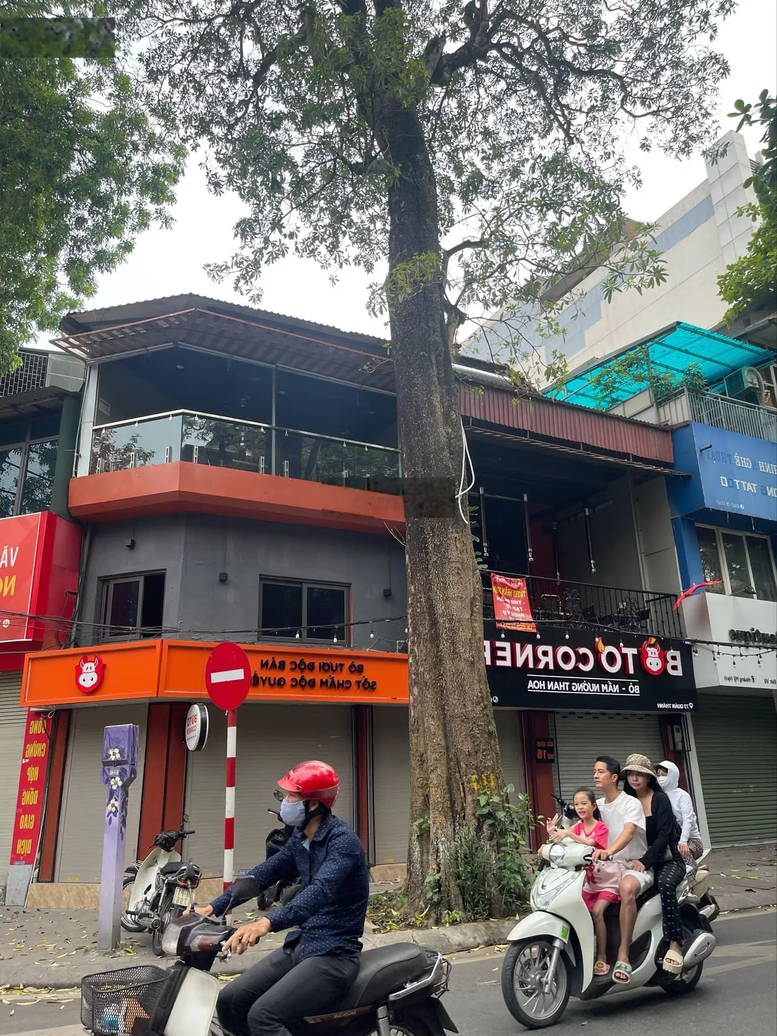 Mặt Phố Quán Thánh Ba Đình Dt:65m x 3T Mt:12m Giá 26 Tỷ Đang Cho Thuê 40 Triệu ÔTô Đỗ Cửa Ngày Đêm