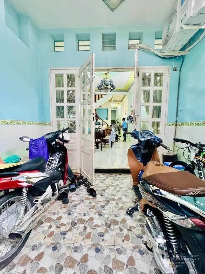 Nhà gần CĐ Kinh Tế Đối Ngoại đường Nguyễn Kiệm có HĐT 25tr/tháng, DT: 55m2, sổ riêng