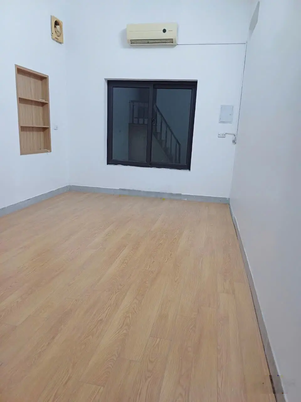 Chính chủ gửi bán căn nhà diện tích sử dụng 45m2, 2 tầng, Ô tô cách nhà 20m, Giá nhỉnh 4 tỷ.