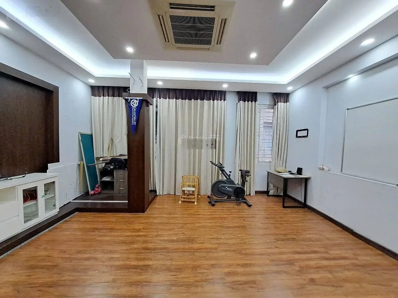 Bán gấp nhà mặt ngõ thông. Ô tô đỗ cửa. Thang máy. Đường Lê Trọng Tấn. 65m2 - 5 tầng