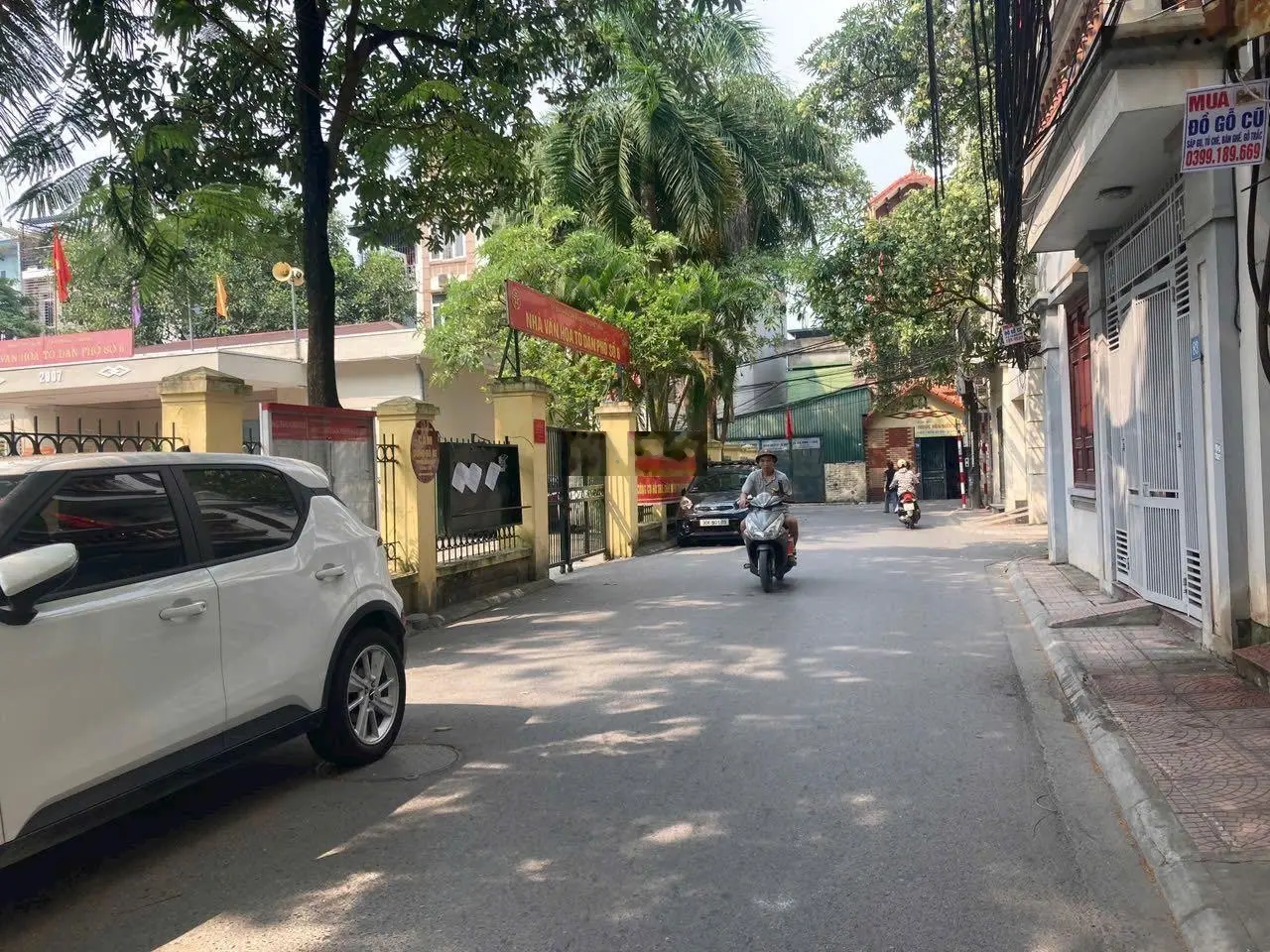 Bán nhà cấp 4 đường ô tô tránh nhau tại Ngay Chợ Gia Quất Thượng Thanh, gần vườn Hoa Ngọc Lâm.
