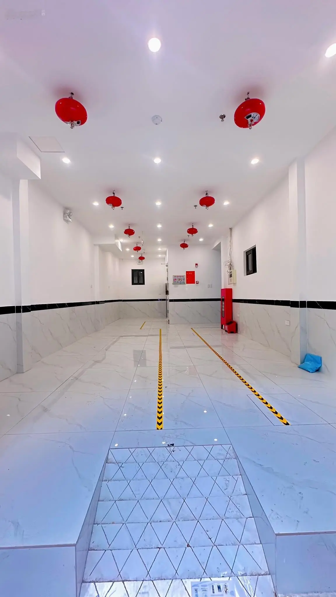 Bán nhà phố Vũ Ngọc Phan, Nguyễn Chí Thanh 75m2 x 7tầng, thang máy, dòng tiền 90tr/th, 0969693855