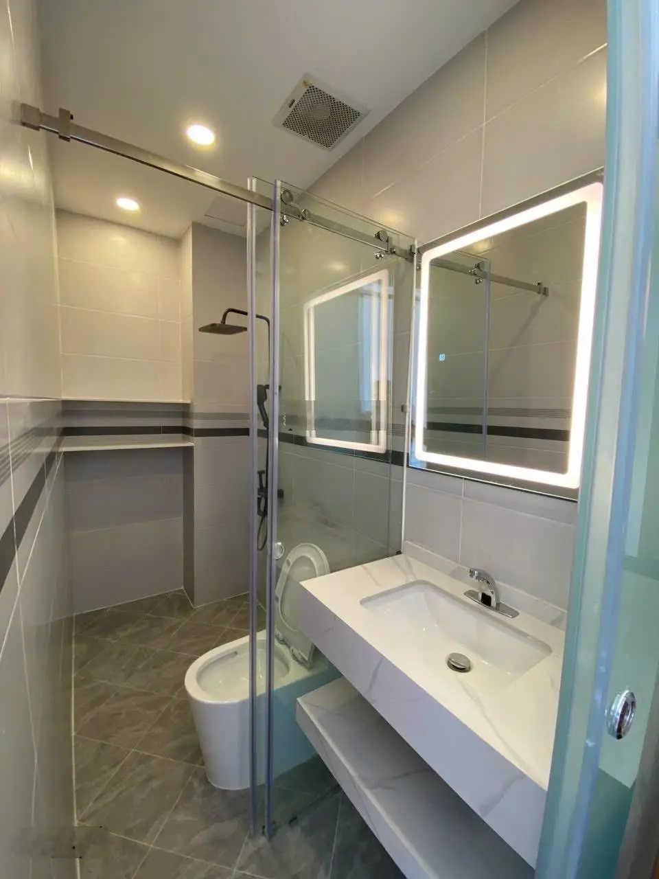 Bán Nhà Mặt Phố 5 Tầng 72m2 P.Tân Hưng, Quận 7, mới đẹp 100%. Đường rộng 16M, giá sốc 13,5 tỷ