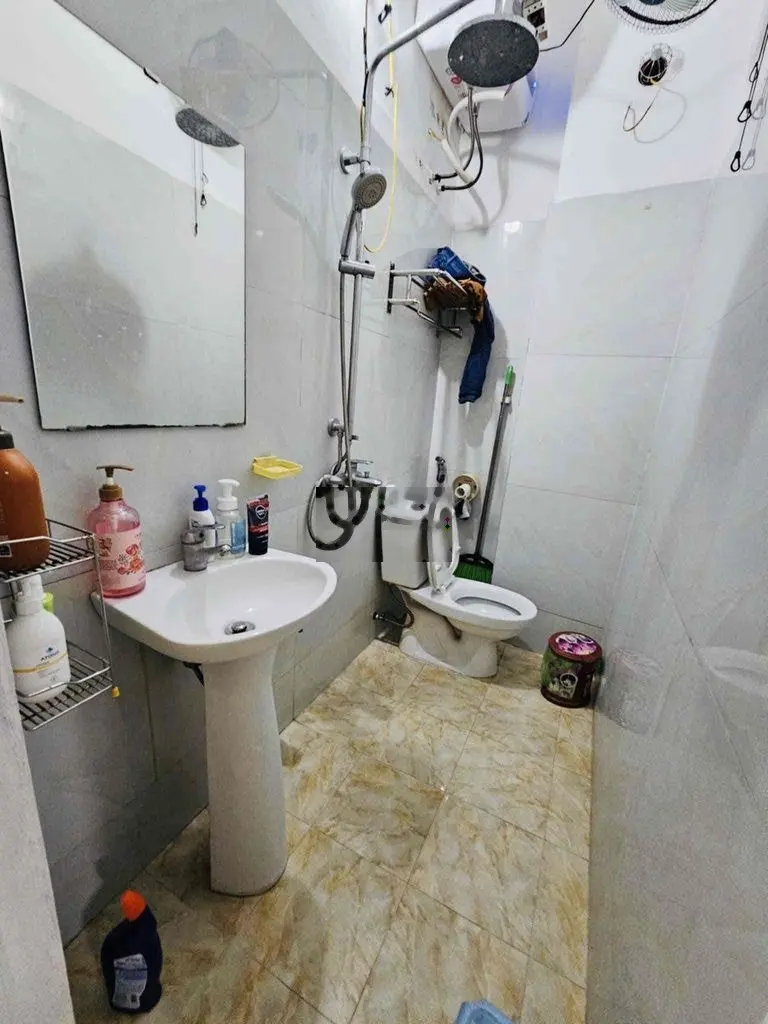 Bán nhà phố Hoàng Ngân! Nhà đẹp gần phố, tặng full nội thất, ngõ 2,5m.