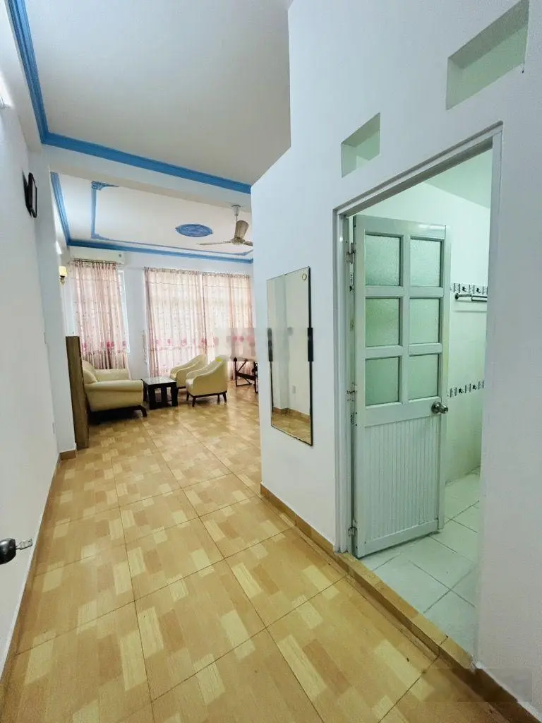 Nhà mới 4 tầng xe hơi ngủ trong ,full nội thất cao cấp, mặt tiền hẻm 6m ,đường nguyễn thị thậ