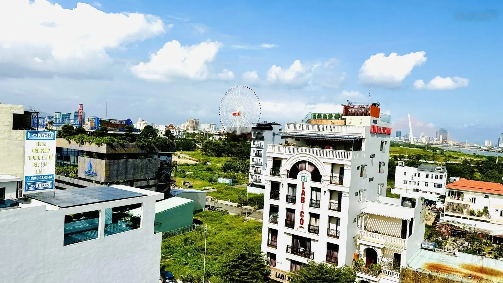 Bán toà căn hộ ven Sông Hàn, nằm ngay quần thể du lịch DaNang Downtown. Doanh thu 100triệu/ tháng
