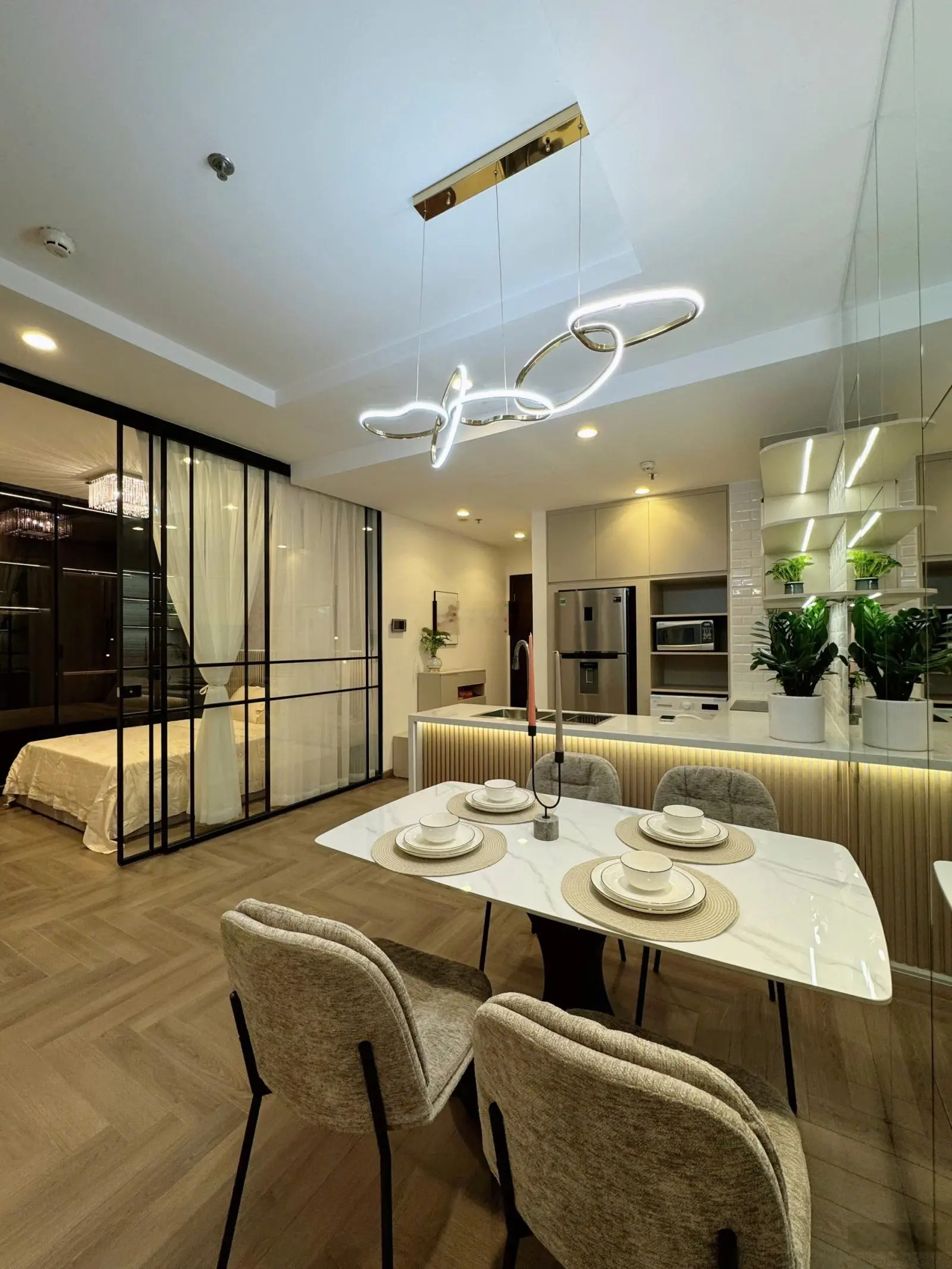 CĂN HOT NHẤT TIMES CITY!!! Căn 2 phòng ngủ 80,4 m2 view nhạc nước lung linh tầng trung full đồ đẹp