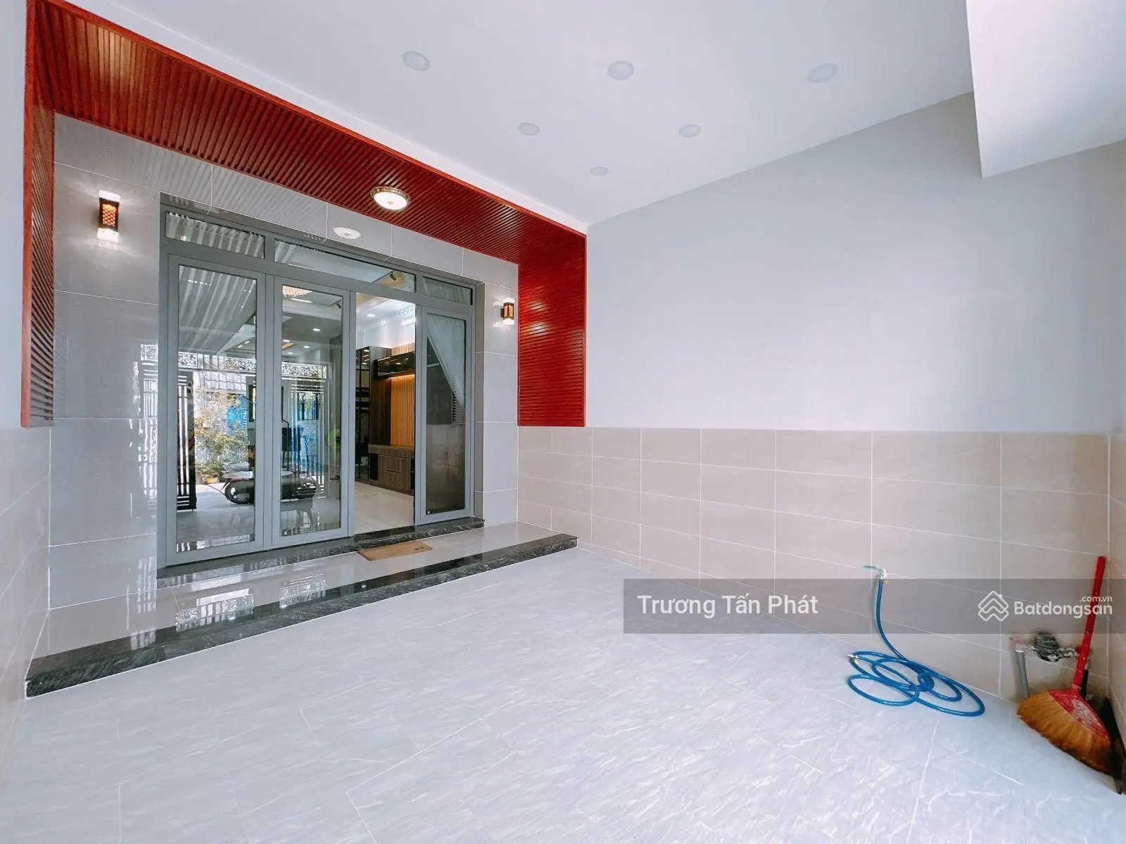 Nhà phố hiện đại 3 tầng 60m2 full nội thất - oto 7 chỗ ngủ trong nhà, cách phú Mỹ Hưng chỉ 5 phút