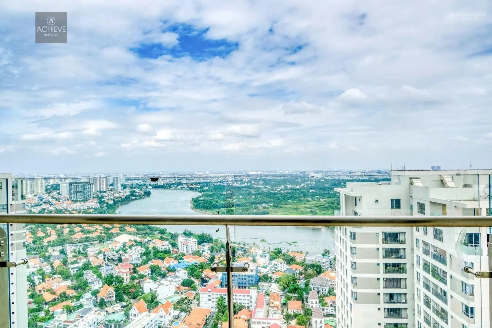Bán Penthouse Masteri Thảo Điền 256m2 đầy đủ nội thất 35 tỷ bao thuế phí 3 phòng ngủ, 3WC