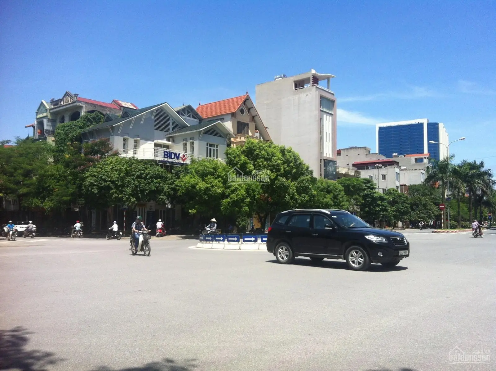 Bán biệt thự Văn Quán, view vườn hoa, sát sân bóng, gần nhà hàng 196m2, 33 tỷ có TL 0903 491 ***