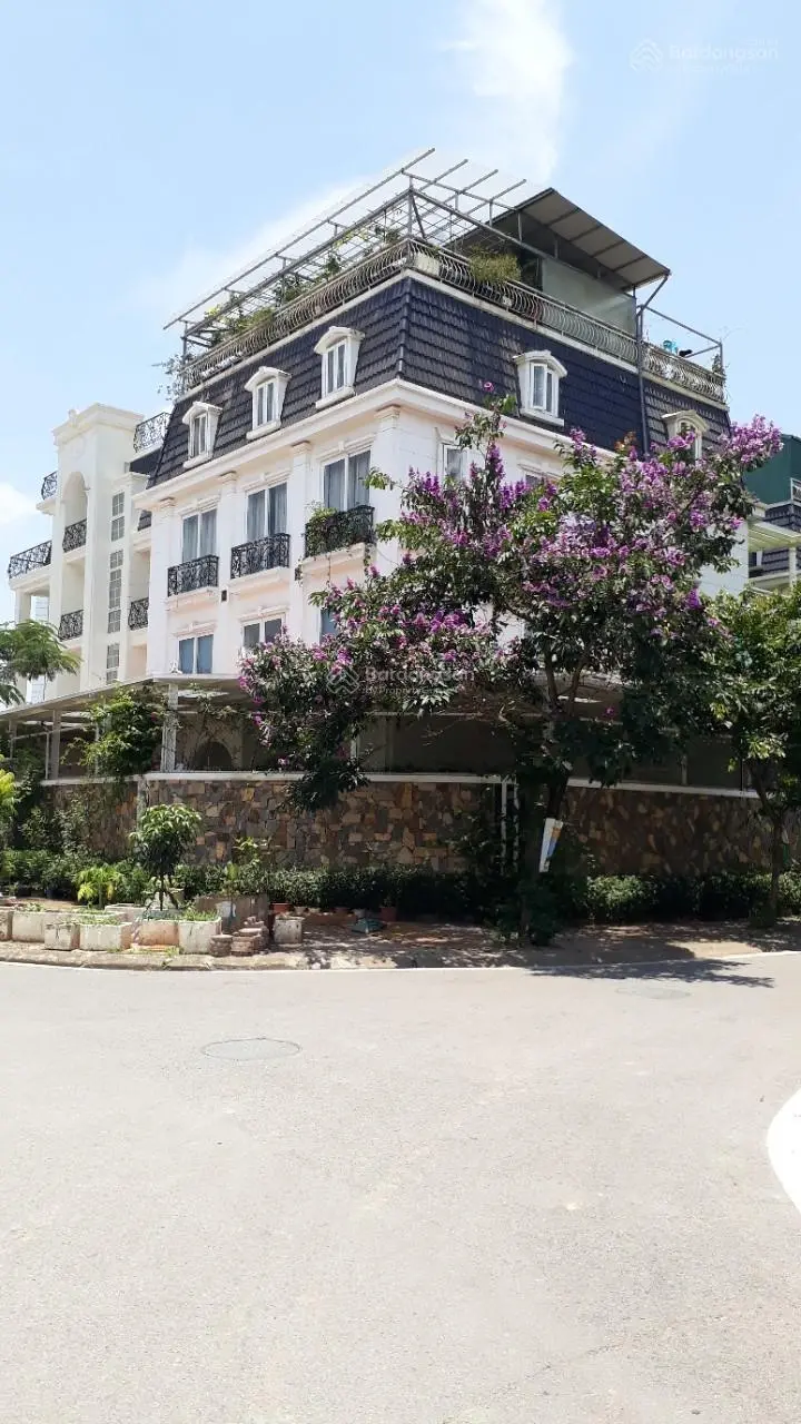 Bán biệt thự Tây Nam, vị trí kinh doanh tuyệt vời DT 400m2, ô góc 2 mặt tiền, đường 30m, SĐCC