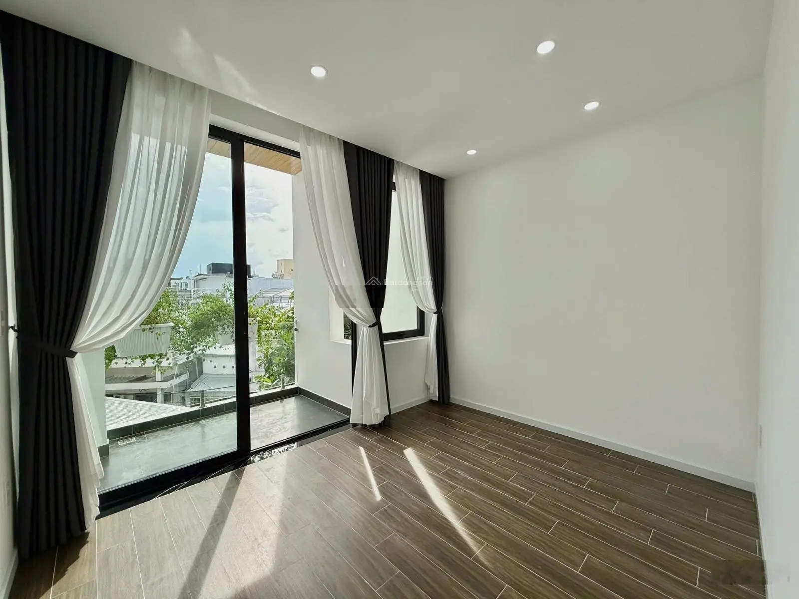 Cần bán gấp nhà đường Cư Xá Lữ Gia, Quận 11, DT 52M2, Giá 2,6 tỷ SHR, đang cho thuê 19tr/ tháng