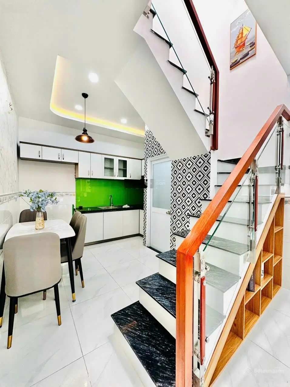 Chủ gửi bán nhà hẻm 546// Nguyễn Văn Quá gần nhà hàng Đông Phương 2 tỷ 750tr/ 34m2 1 trệt 2 lầu