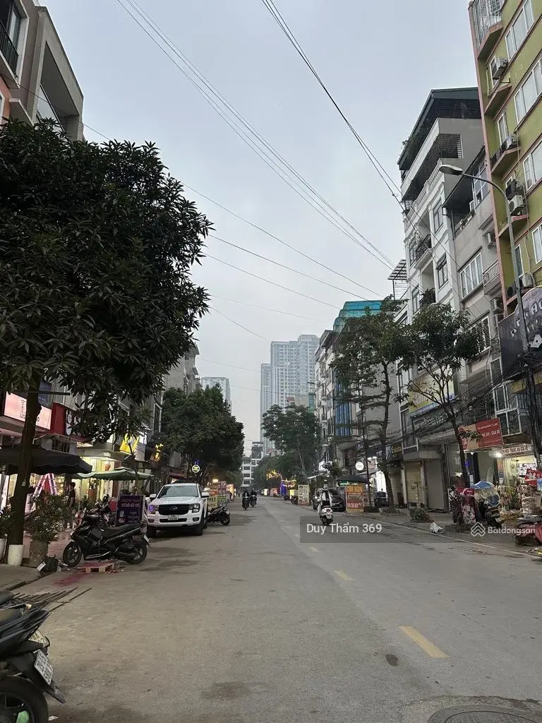 Măt tiền rộng | nhà phân lô | ô bàn cờ | ô tô tải tránh | vỉa hè kinh doanh sầm uất