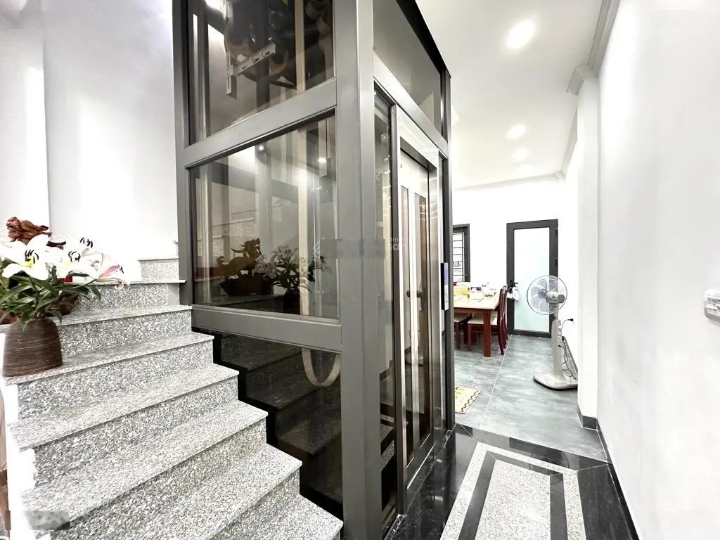 Khu cực vip quận Cầu Giấy - ba bước ra mặt phố - thang máy - 2 mặt ngõ, thông tứ tung