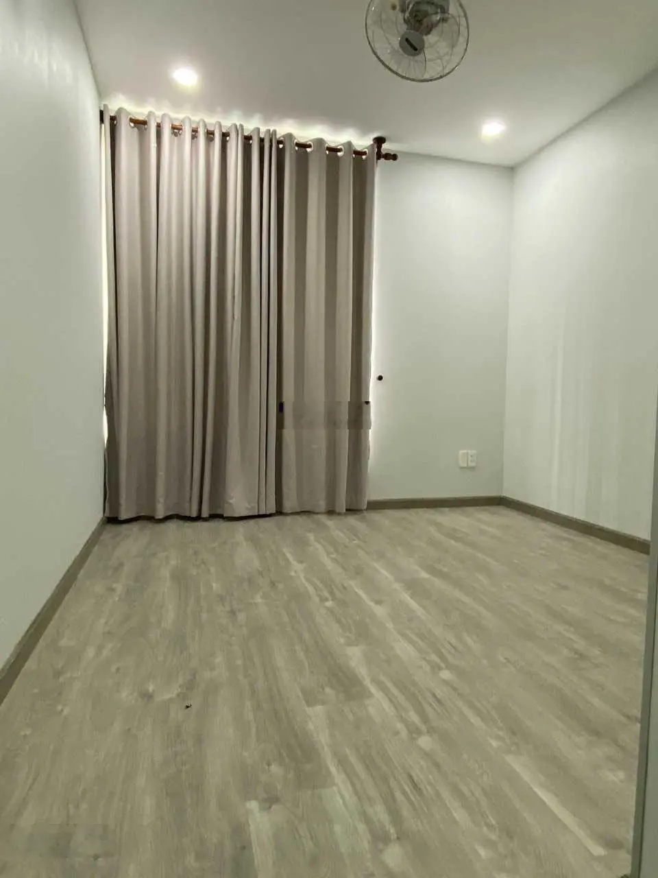 Bán căn hộ Giai Việt số 854 Tạ Quang Bửu P5 Q8, DT 150m2, 3PN, 2WC, NT cao cấp, giá 4.8 tỷ sổ hồng