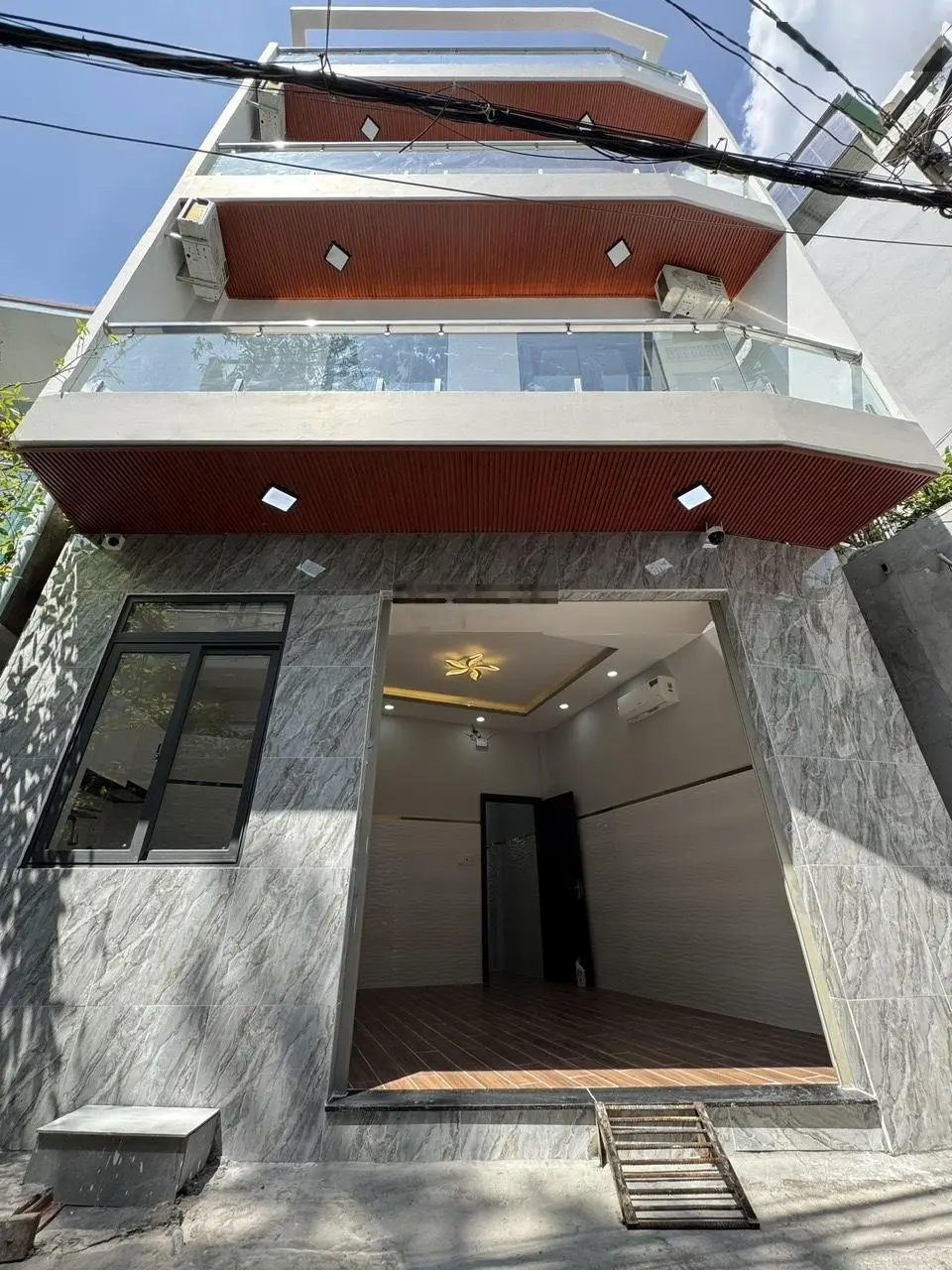 Bán nhà riêng giá siêu hời tại Hàn Hải Nguyên, 8,9 tỷ, 56m2, 7PN, 7WC, 4 tầng, Q11, HCM