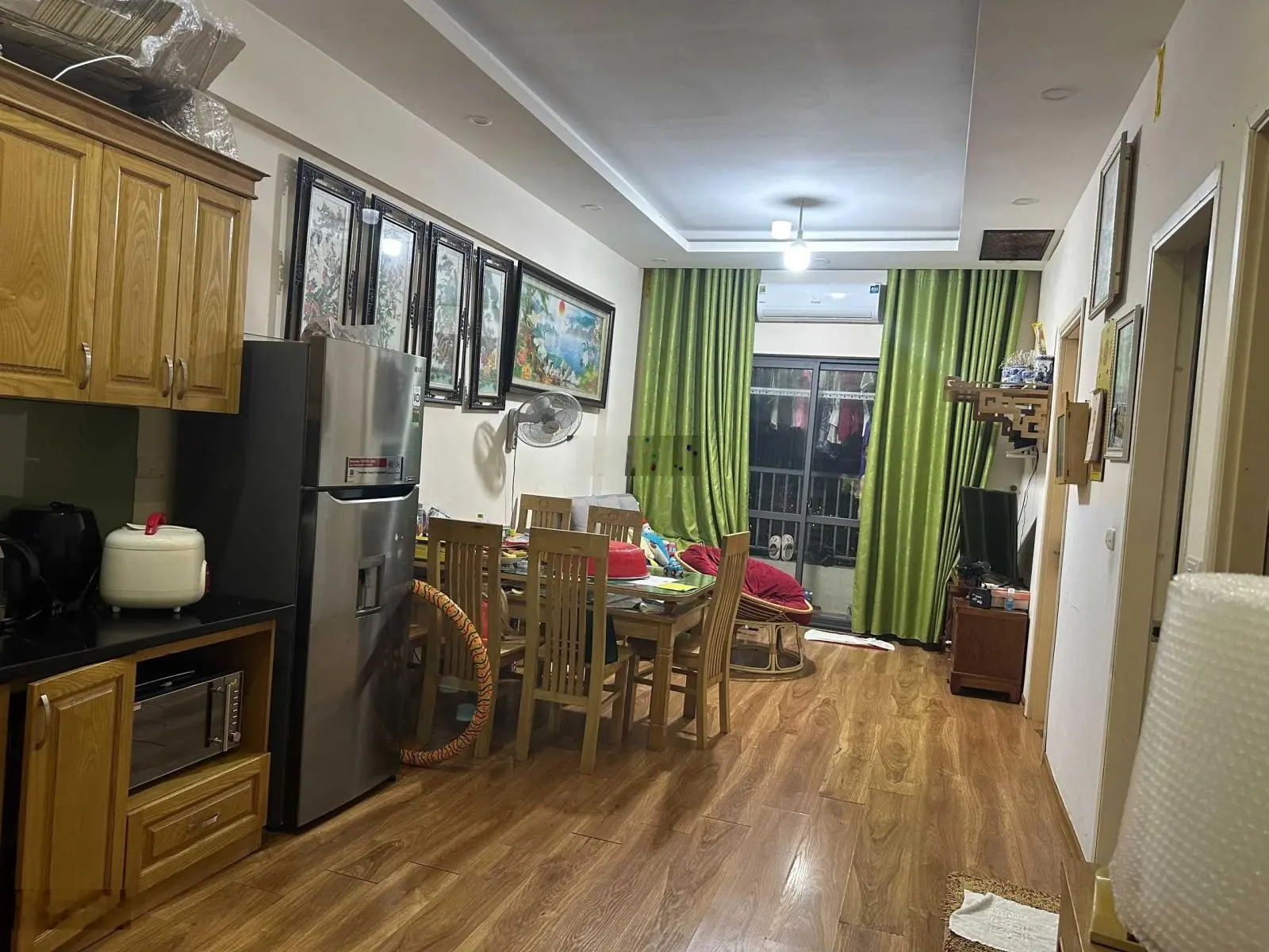 Bán căn 2 ngủ 2 vệ sinh tầng trung full đồ