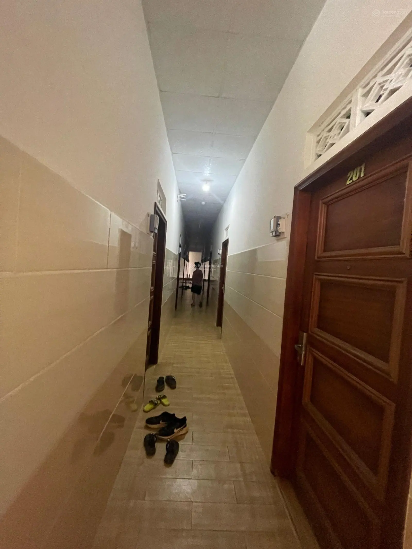 Bán khách sạn trại mát 1 trệt, 1 lầu, 2 hầm, 1 sân thượng đang KD tốt
