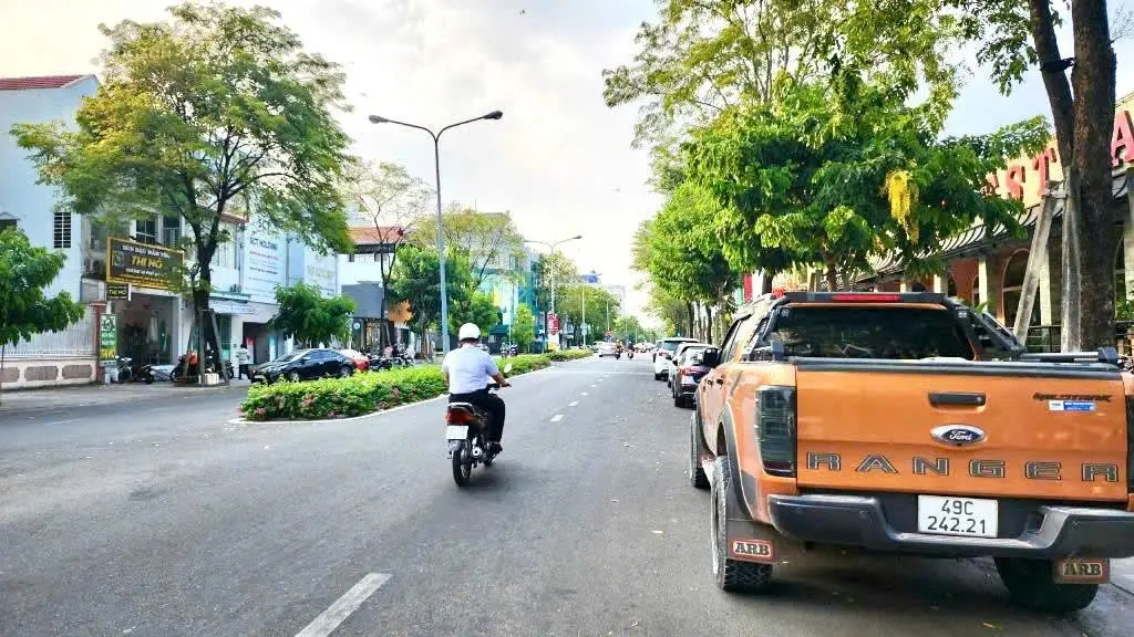 Siêu phẩm khách sạn 4 sao diamond hotel, tp. thủ dầu một, bình dương .10 tầng , siêu lợi nhuận