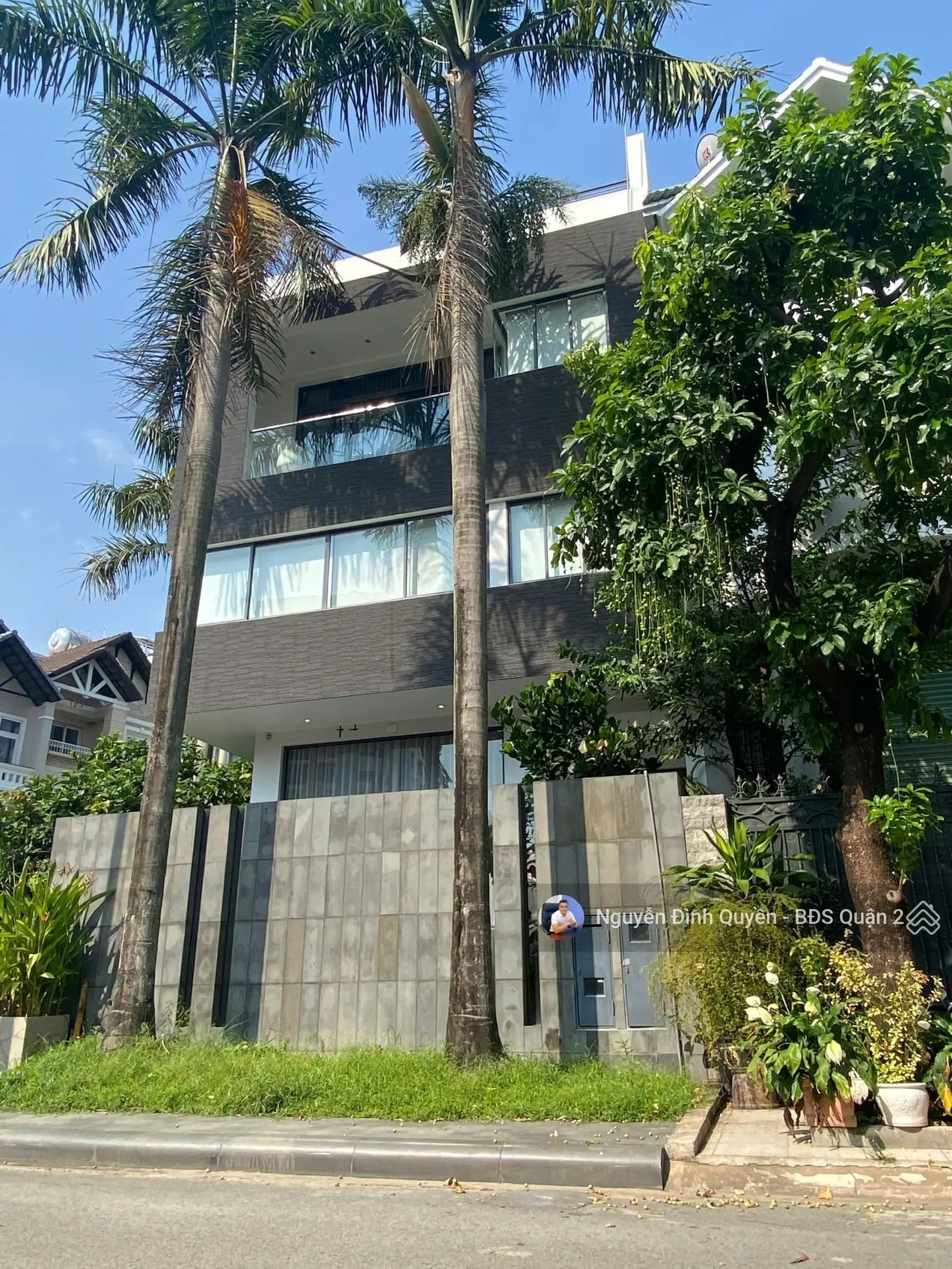 Hot - Biệt thự góc 2MT - 200m2 - 3 tầng đẹp - ngay Song Hành - Chỉ 40 tỷ thương lượng