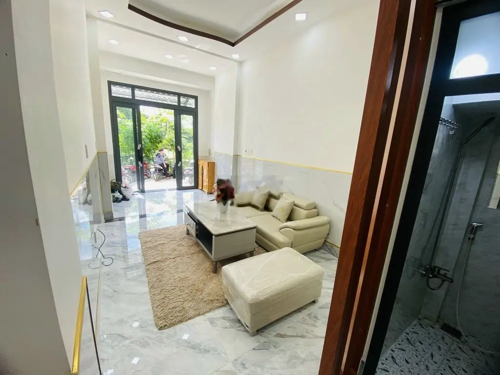 Bán gấp nhà đường 8m thông vị trí đẹp , 1 trệt 2 lầu giá chỉ 2.48 tỷ