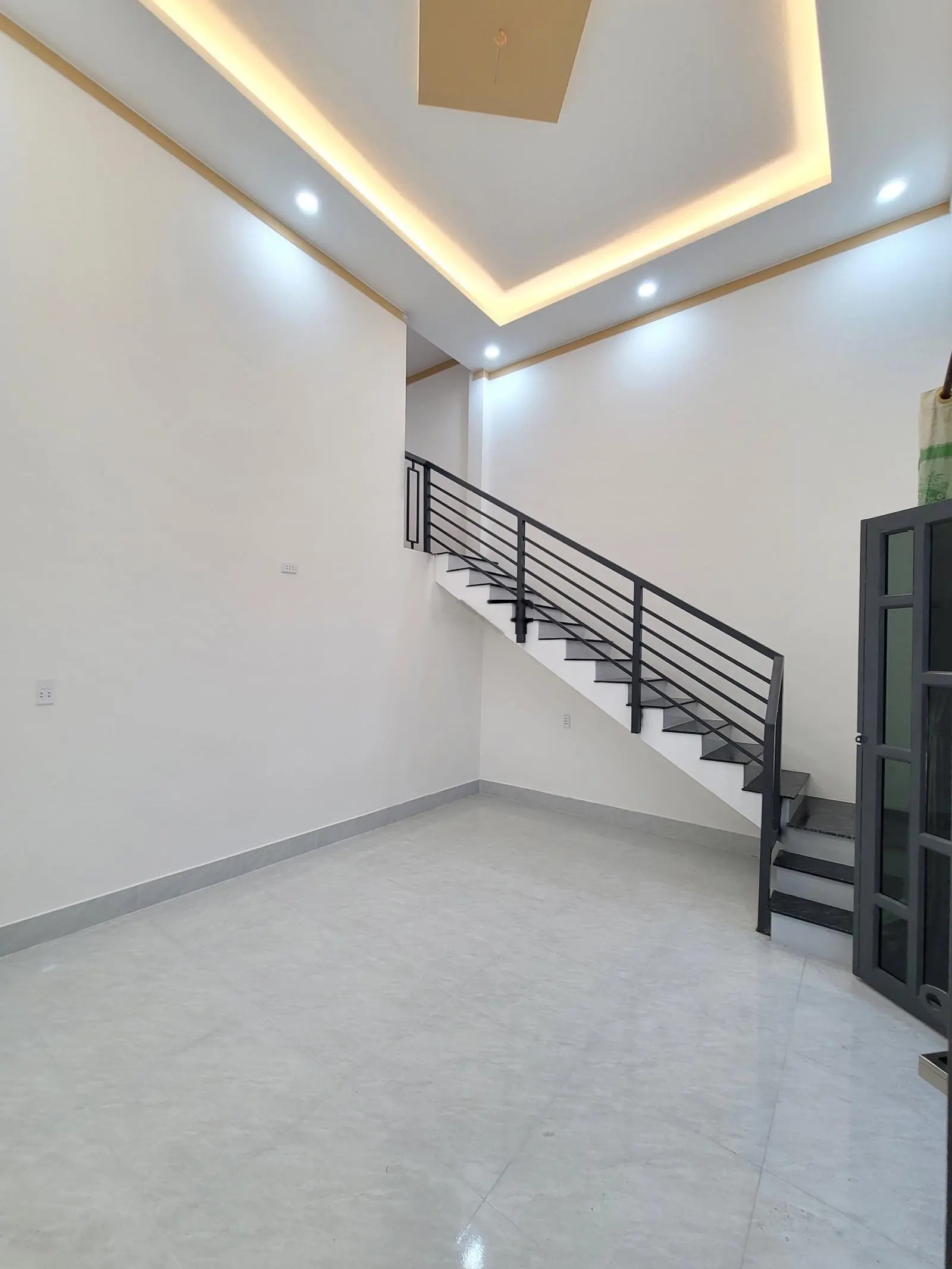 Bán nhà cấp 4 gác lửng ngay chợ Dĩ An 1 chỉ 2ty750 TL ngang 5x12m