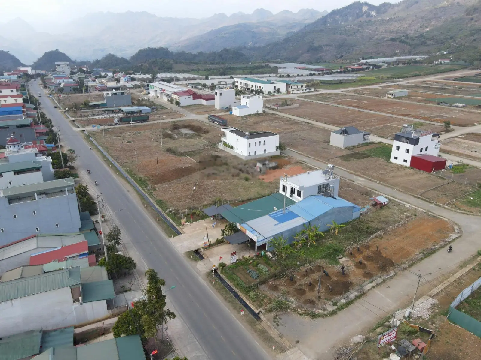 Chính chủ bán đất Tiểu khu 14, Thị trấn Mộc Châu, Sơn La, 293m2, lô góc, giá 9 tỷ. LH: 0826 218 ***