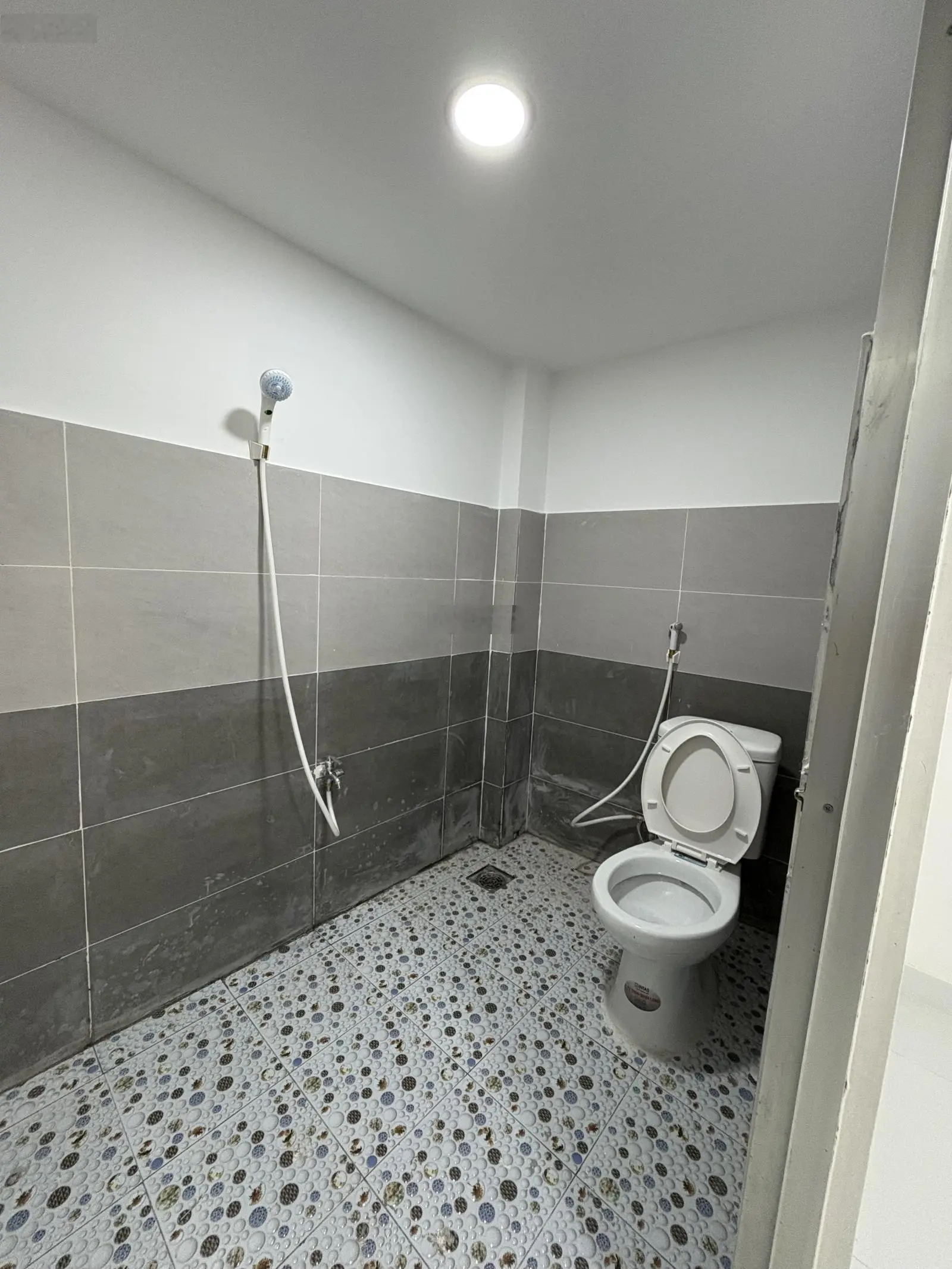 Nhà Trệt Lửng Gần Vincom Dĩ An. Bao Gồm 2 Phòng Ngủ- 2 WC. DT: 56.6M2. Đường 4M. Giá: 2.5 Tỷ TL