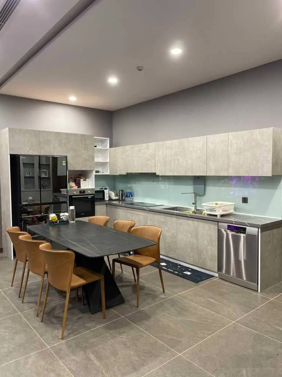Gia chủ tôi rất cần bán căn hộ 162m2 tầng trung BC ĐN tại N05 - Hoàng Đạo Thúy giá 8 tỷ