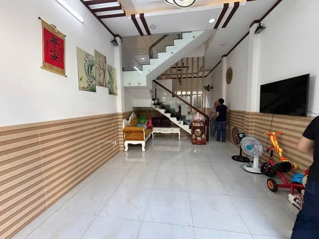 Xoay vôn làm ăn bán gấp nhà Nguyễn thị búp 2tỷ250 1 lau 1 trệt còn Tl